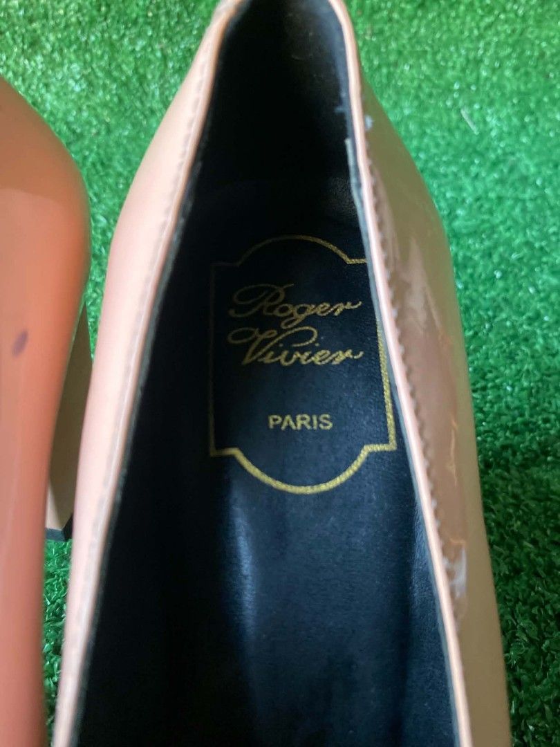Roger Viviere (Category: Sneakers & Footwear) located in Zamboanga. Submitted by rkrey (Listing ID 1456049225, Image 2). Description: Roger Viviere Belle Vivier 45mm Pumps.