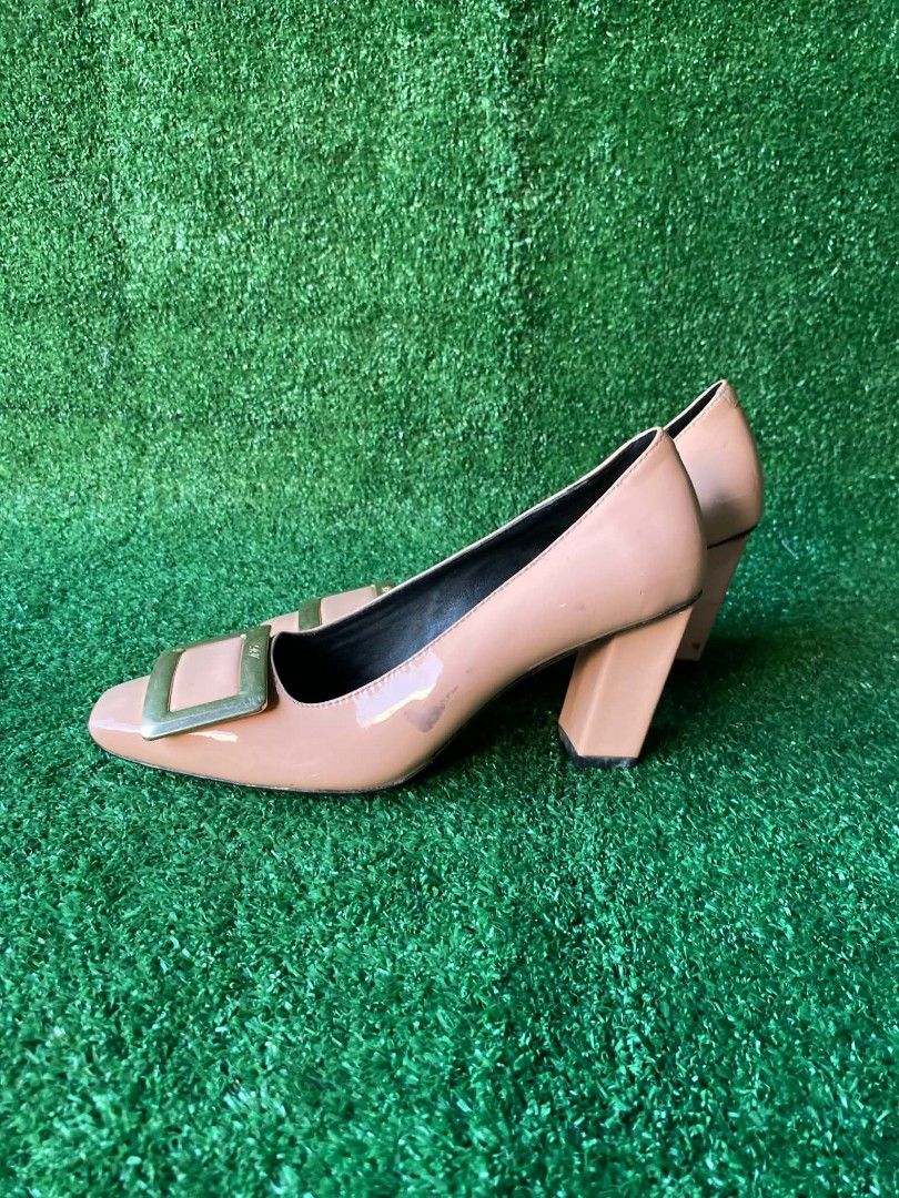 Roger Viviere (Category: Sneakers & Footwear) located in Zamboanga. Submitted by rkrey (Listing ID 1456049225, Image 3). Description: Roger Viviere Belle Vivier 45mm Pumps.