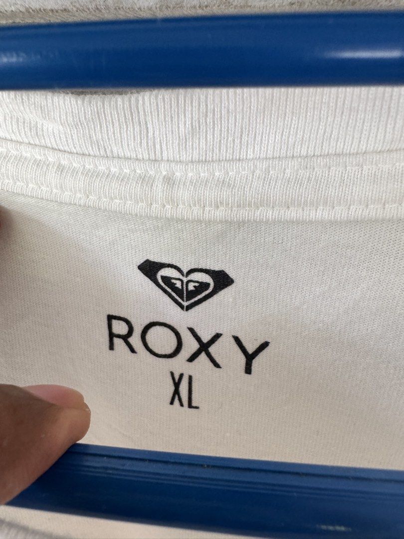 ROXY (Category: Longsleeves) located in Tumpat. Submitted by deqla2727 (Listing ID 1455873188, Image 3). Description: ROXY saiz L pit19.5 labuh25 bhu16 sleve24 cndn9/10 call,wsap0129636410 C38.