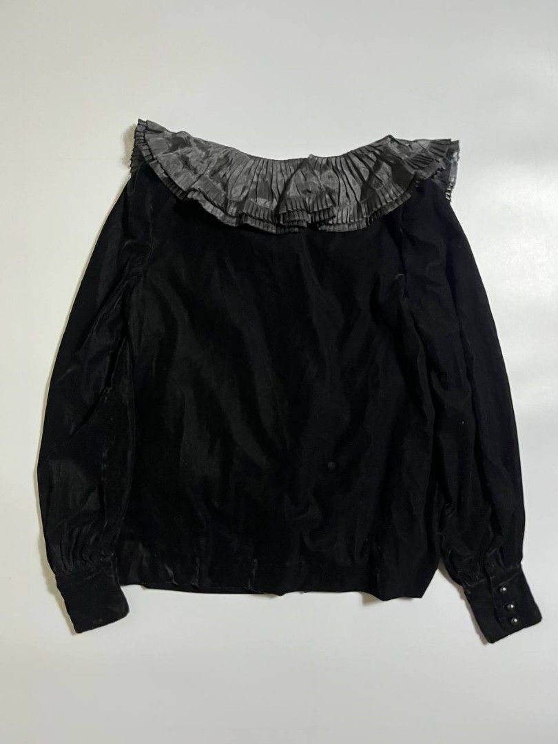Saint Laurent Black Velvet Ruffle Collar Blouse (Category: Blouses) located in Lucena. Submitted by sth.archvl (Listing ID 1455902852, Image 2). Description: As new condition Issue cut neck tag Size large Measurements Armpit to armpit: 18.5 inches Length: 23 inches Sleeves: 26 Inches .
