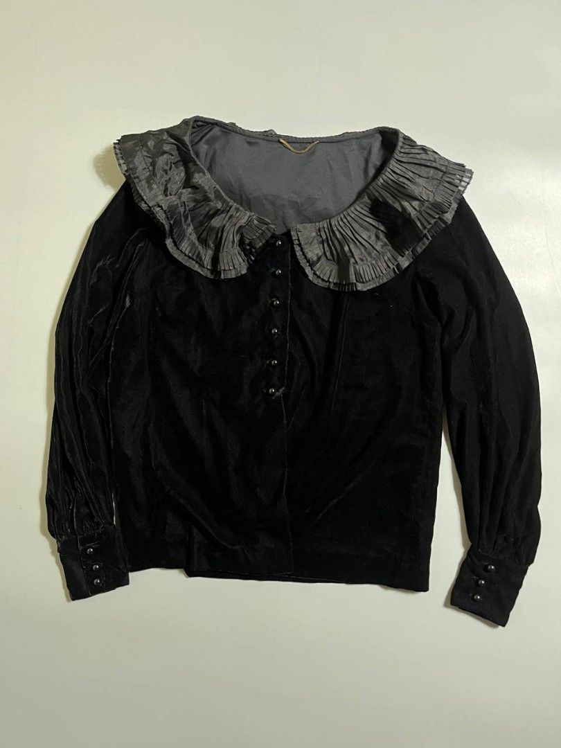 Saint Laurent Black Velvet Ruffle Collar Blouse (Category: Blouses) located in Lucena. Submitted by sth.archvl (Listing ID 1455902852, Image 1). Description: As new condition Issue cut neck tag Size large Measurements Armpit to armpit: 18.5 inches Length: 23 inches Sleeves: 26 Inches .