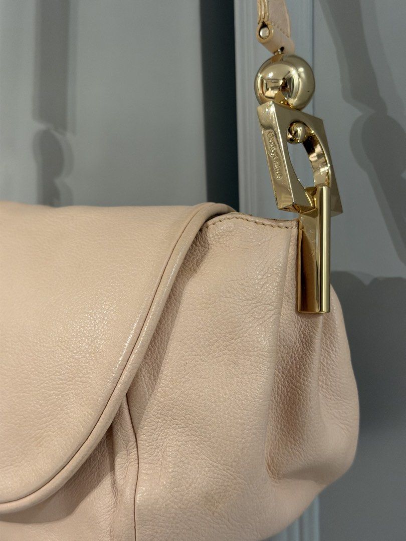 See by Chloé Leather Shoulder Bag (Category: Luxury Bags & Wallets) located in Santa Maria. Submitted by baghoarder23 (Listing ID 1455885361, Image 3). Description: - Brand: See by Chloé - Color: Light Pink - Material: Genuine Leather - Hardware: Gold-tone - Style: Shoulder Bag - Features: Textured leather, stylish everyday design - Functionality: Ideal for carrying daily essentials.