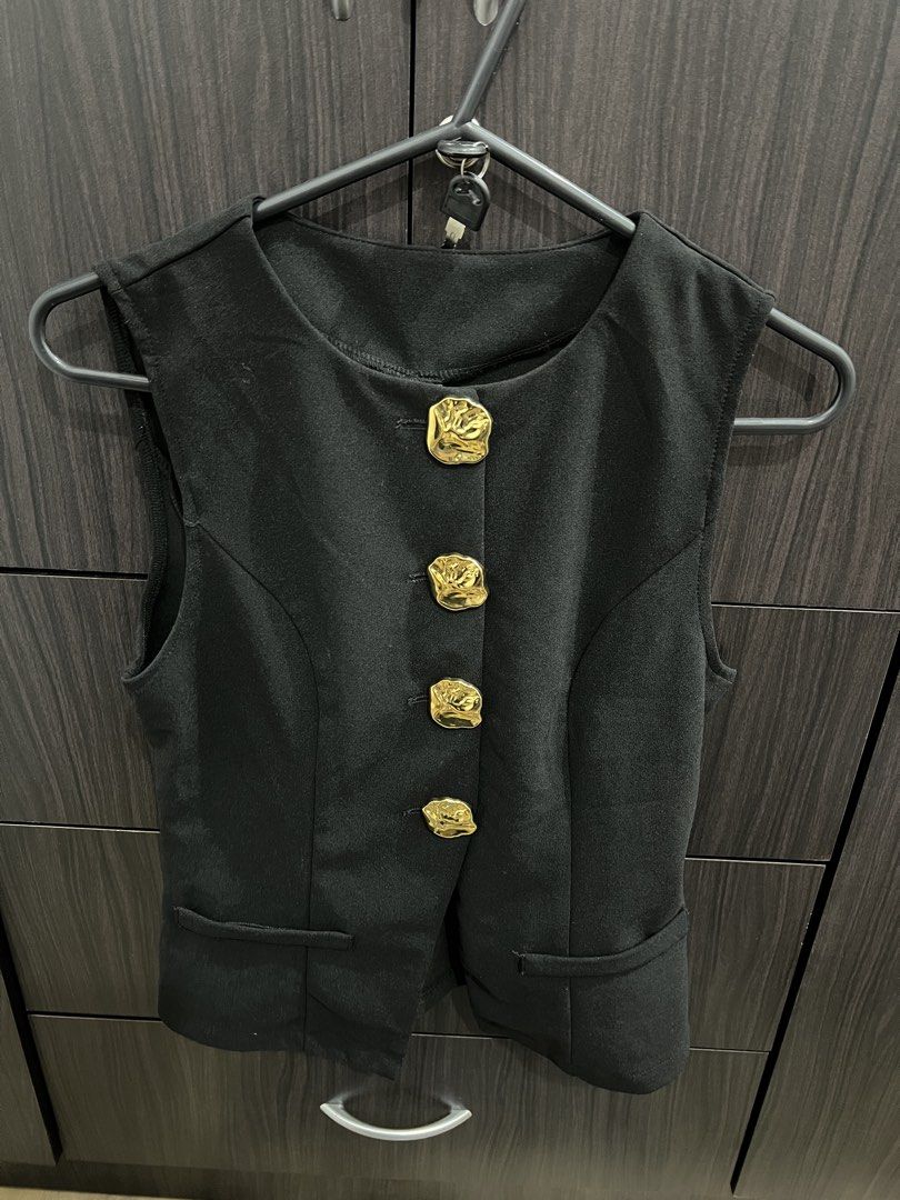 SHEIN TOP (Category: Sleeveless) located in Manila. Submitted by cjtin27 (Listing ID 1456003589, Image 1). Description: Used once only for my japan trip Rfs: declutter.