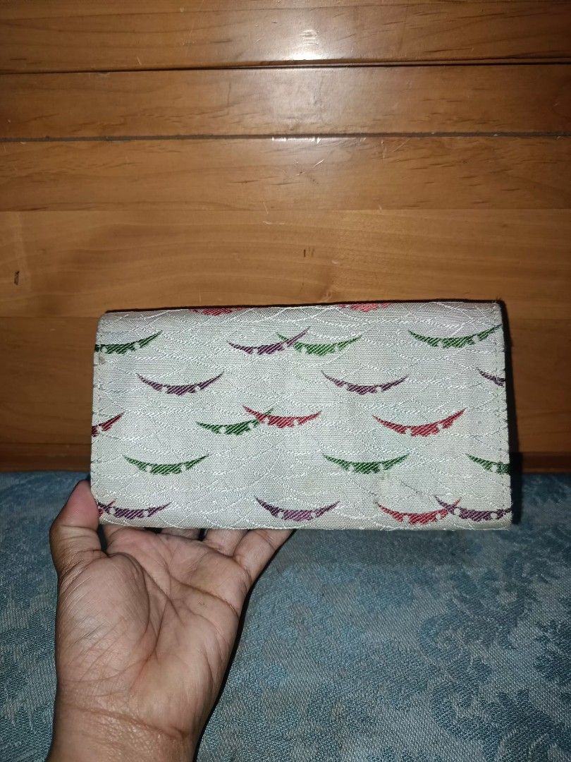 ShiSiedo Long Bifold Wallet (Category: Wallets & Card holders) located in Baguio. Submitted by roselleshiddentreasures13384 (Listing ID 1456050769, Image 2). Description: 🌸Fabric Material 🌸No Major Issue 🌸Looks New 🖼️Check All Photos For Other Details ❌Limit You Expectation The Item Is Preloved ( From Ukay ) ❌No Return No Exchange.