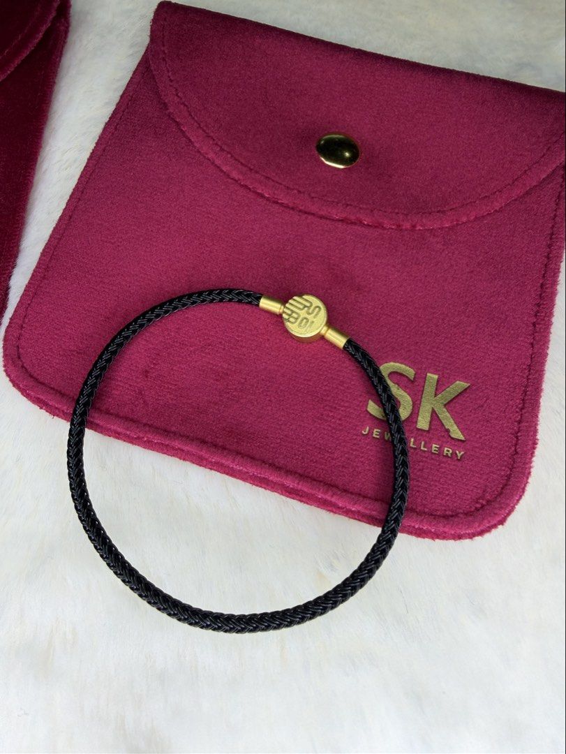 SK Jewelry (Category: Bracelets) located in La Trinidad. Submitted by rn_ph2021 (Listing ID 1452933984, Image 1). Description: SK Jewelry Classic Gold Fortune Clip Charm Size: 17.5 Color: Black .