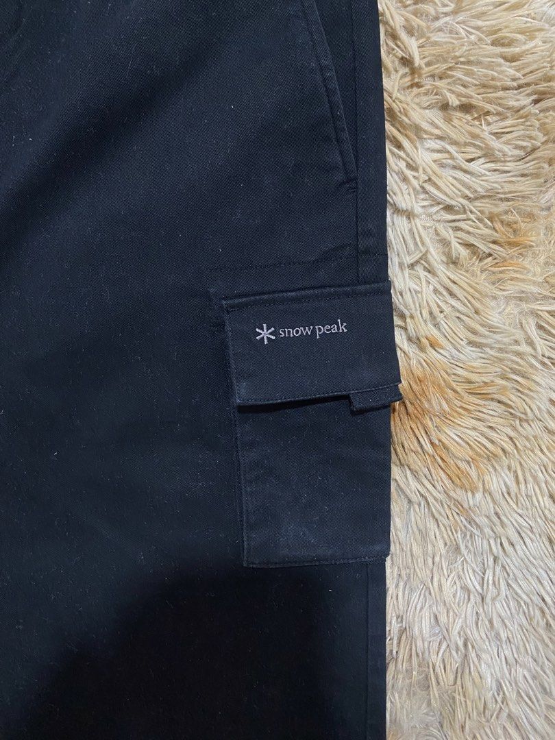 SNOW PEAK CARGO JOGGER (Category: Joggers) located in Butuan. Submitted by thriftingz143 (Listing ID 1456026940, Image 2). Description: excellent to new condition no issues, need wash only 9.5 or better color rate size 31-36 waistline.