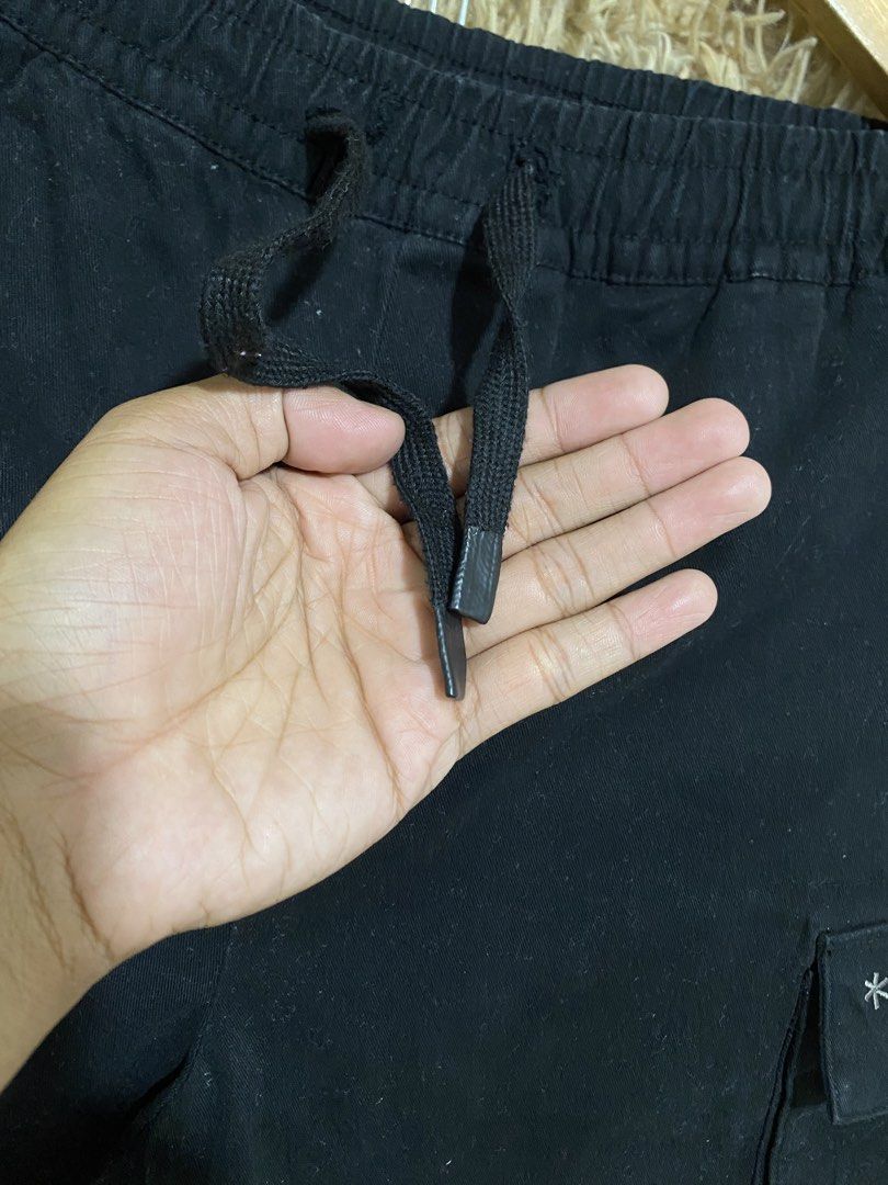 SNOW PEAK CARGO JOGGER (Category: Joggers) located in Butuan. Submitted by thriftingz143 (Listing ID 1456026940, Image 3). Description: excellent to new condition no issues, need wash only 9.5 or better color rate size 31-36 waistline.