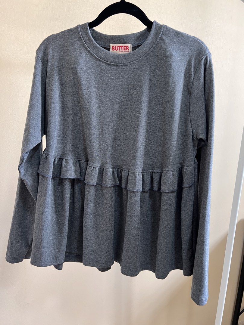 Soft Basic Ruffles Blouse (Category: Tops) located in Singapore. Submitted by yourstrulyanis (Listing ID 1456009866, Image 5). Description: Brand new instocks Available in 6 colours Length: 60cm | PTP: 47-70cm | Drop Shoulder | Sleeve: 60cm Buy 1 for $23 Buy 2 for $40.