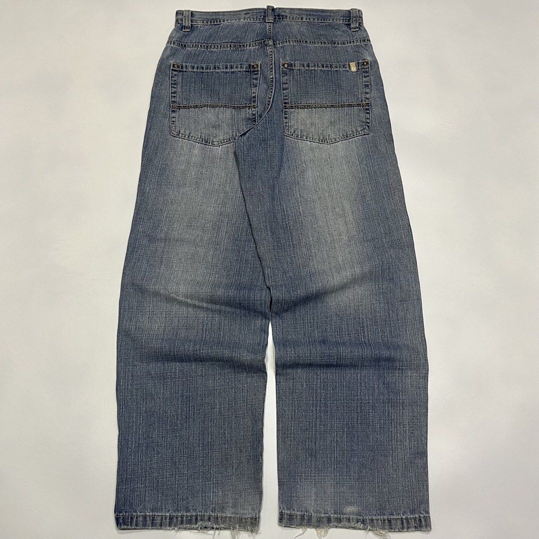 Southpole wash baggy pants (Category: Announcements) located in Quezon City. Submitted by thriftrage (Listing ID 1456028865, Image 2). Description: Waist’ 32 Length’ 41 Leg opening’ 10 Thigh’ 13 Issue yellow stain & check last photo Good condition .