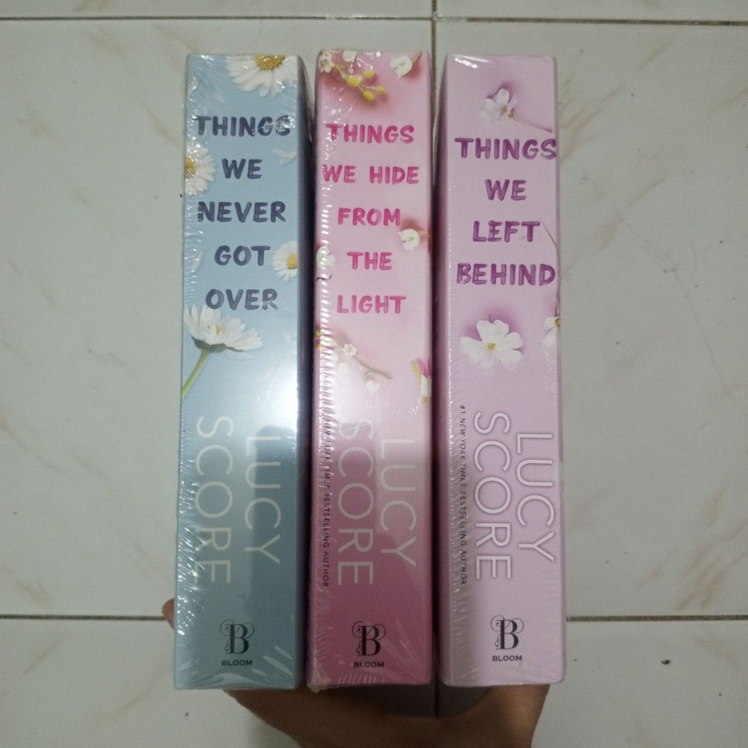 Things We Never Got Over / Things We Hide From The Light / Things We Left Behind by Lucy Score (Category: Storybooks) located in Baliuag. Submitted by ronaldojunior (Listing ID 1455966256, Image 3). Description: 𝐁𝐎𝐎𝐊𝐒 𝐅𝐎𝐑 𝐒𝐀𝐋𝐄 (Set) Knockemout Series by Lucy Score - 1950 > Things We Never Got Over > Things We Hide From The Light > Things We Left Behind 𝐑𝐅𝐒: Decluttering / need space 𝐌𝐎𝐃: Direct J&T / SDD (shipping fee must be sh