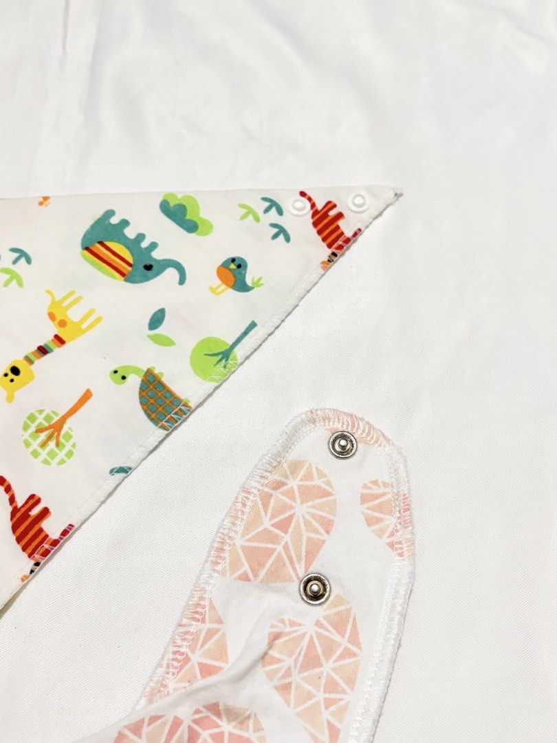 Toddlers Bib (Category: Babies & Kids Fashion) located in Pasig City. Submitted by adikinsdeclutter (Listing ID 1455948239, Image 3). Description: .