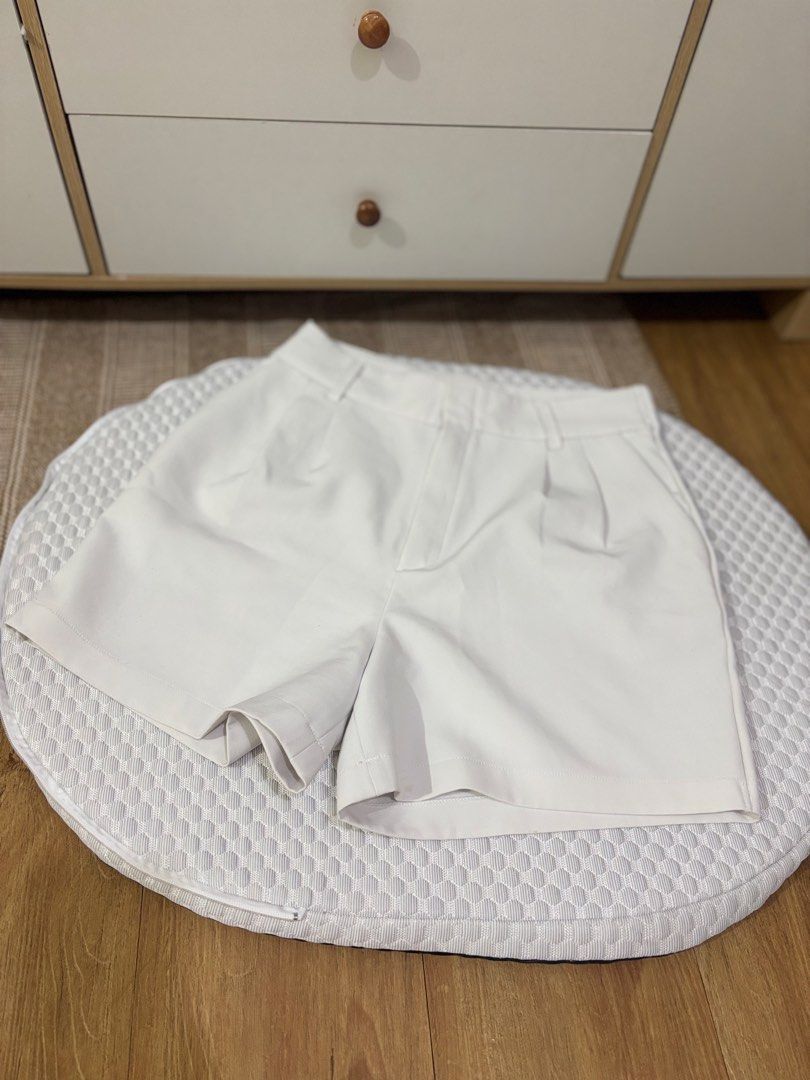 Trouser Shorts - Neutrals (Category: Shorts) located in Mandaluyong City. Submitted by kthln (Listing ID 1456008250, Image 3). Description: Originally size 2XL but altered to fit Large Selling for 200 each but slightly negotiable if will get more than 2 RFS: lost weight, now S-M.