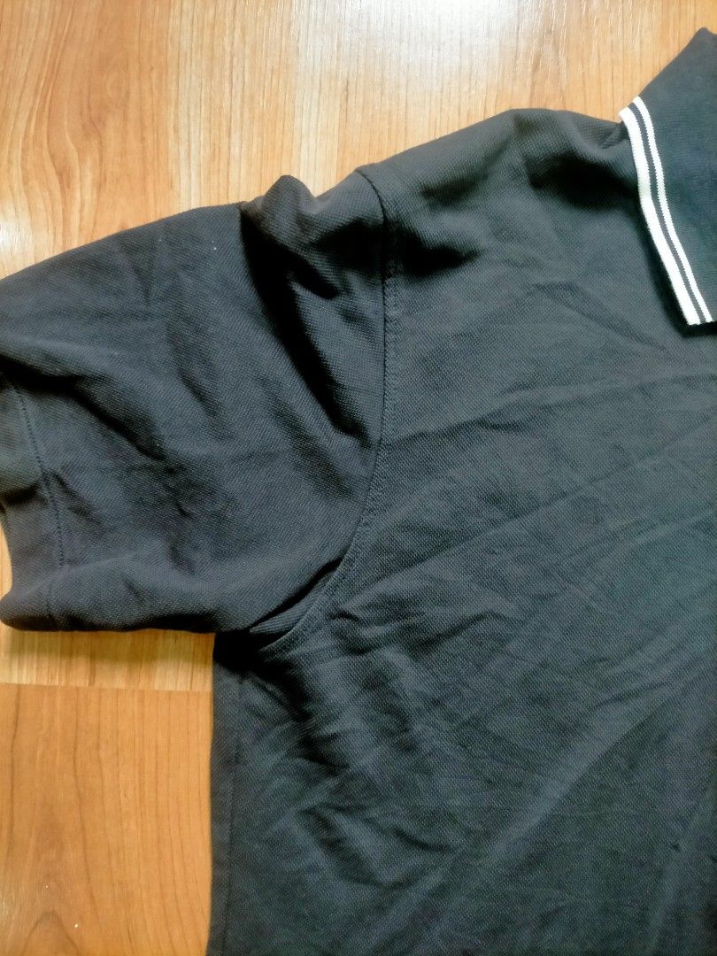 UNIQLO POLO SHIRT (Category: Formal Shirts) located in Angeles City. Submitted by luigids (Listing ID 1456050479, Image 3). Description: SIZE LARGE NO ISSUE.