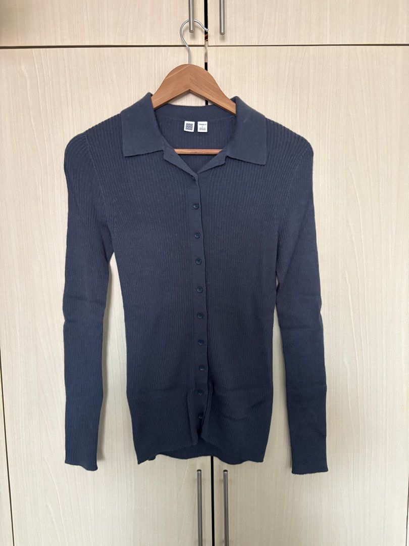 Uniqlo U Ribbed Knit Collared Cardigan (Category: Coats, Jackets and Outerwear) located in Paranaque City. Submitted by chicrepeats (Listing ID 1455885980, Image 1). Description: - Uniqlo U Ribbed Knit Cardigan - Color: Dark Grey/Navy - Features: Long sleeves, collared neckline, button-up front - Style: Versatile for layering or wearing alone - Comfort: Comfortable and easy to wear.