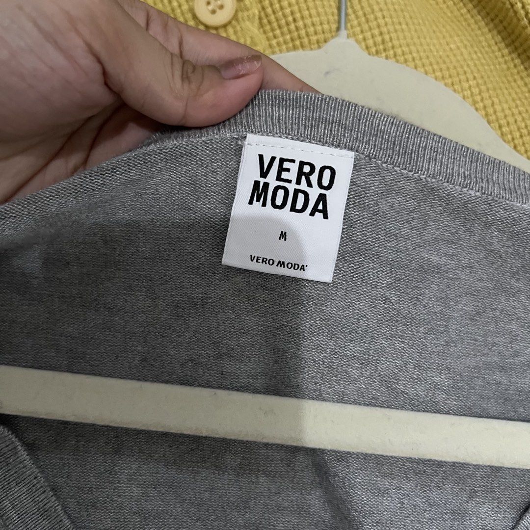 Vero Moda Cardigan (Category: Coats, Jackets and Outerwear) located in Angeles City. Submitted by d_jade (Listing ID 1455937121, Image 2). Description: Size: M No issue.