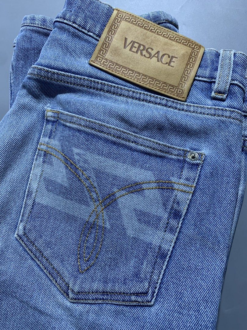 Versace Taylor Fit Jeans (Category: Jeans) located in Mabalacat. Submitted by thrift_trap (Listing ID 1455993986, Image 3). Description: Waist: 32 Length: 39 Leg opening: 6.5 Condition: Excellent Issue (s): Minimal (See pics) Color rate: 9.5/10 Cut washtags🏷️ Color may vary due lighting‼️.
