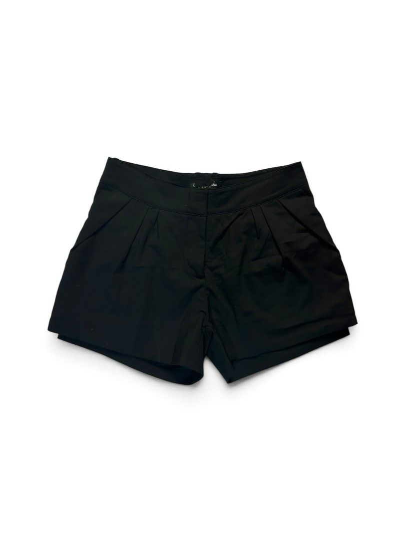 Dolce & Gabbana Vintage Black Mini Wardrobe Staple Short (Category: Luxury Apparel) located in Marikina City. Submitted by wearablearttt (Listing ID 1455936676, Image 1). Description: -tattered tag -capsule wardrobe essential🤍 MEASUREMENTS (INCH, LAID FLAT) waist 14.5-15.5 ‎length 12 ‎rise 9.5 hem per leg 12 ‎.