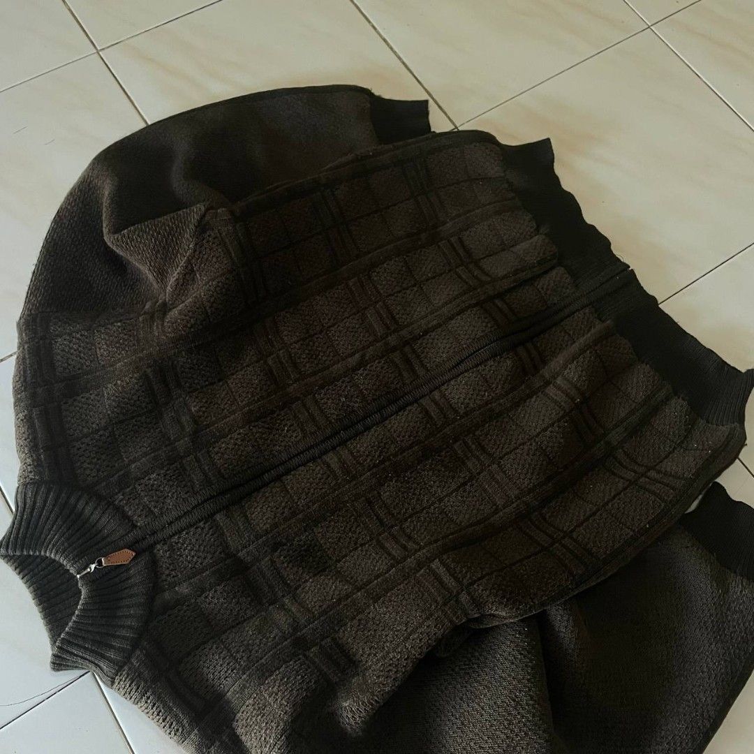 Vintage Knitted Jacket (Category: Coats, Jackets and Outerwear) located in Davao. Submitted by knthrftfnds_3704 (Listing ID 1456012543, Image 2). Description: .