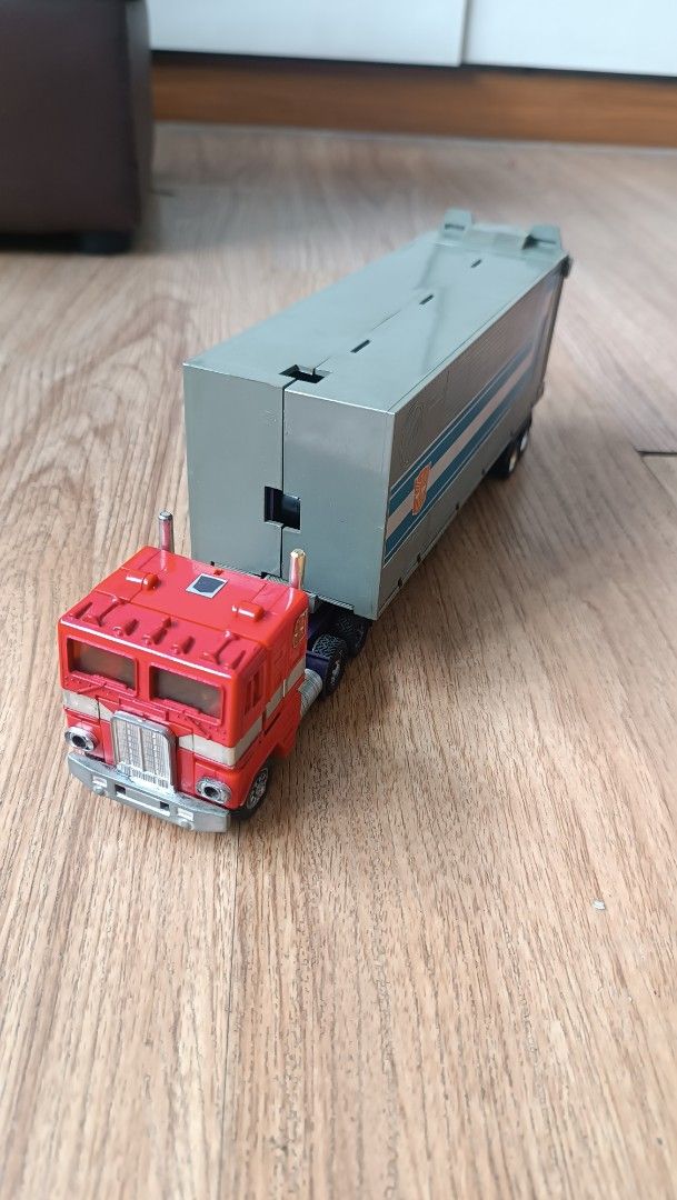 Vintage 1984 hasbro transformers optimus prime (Category: Action & Battle Toys) located in Quezon City. Submitted by jl_yu (Listing ID 1455878078, Image 2). Description: - For sale classic 1984 hashbro Optimus Prime G1 for 23,000 pesos - Includes Trailer and Blaster Accessory - Mint condition, comes in Original Box with Styrofoam - Essential for Transformers Collectors, prices will just go up especially when there's a new transformers movie - Exc