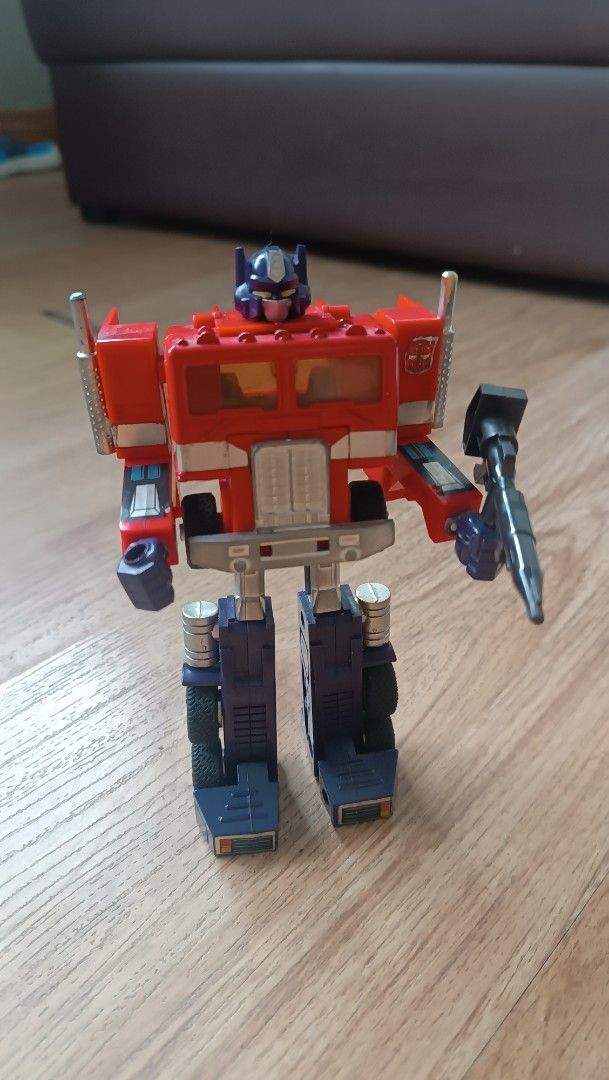 Vintage 1984 hasbro transformers optimus prime (Category: Action & Battle Toys) located in Quezon City. Submitted by jl_yu (Listing ID 1455878078, Image 1). Description: - For sale classic 1984 hashbro Optimus Prime G1 for 23,000 pesos - Includes Trailer and Blaster Accessory - Mint condition, comes in Original Box with Styrofoam - Essential for Transformers Collectors, prices will just go up especially when there's a new transformers movie - Exc