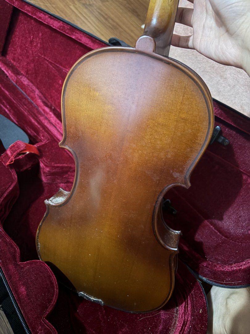 Violin (Category: Musical Instruments) located in Caloocan City. Submitted by hannaaah848 (Listing ID 1455946987, Image 3). Description: 1 string missing .