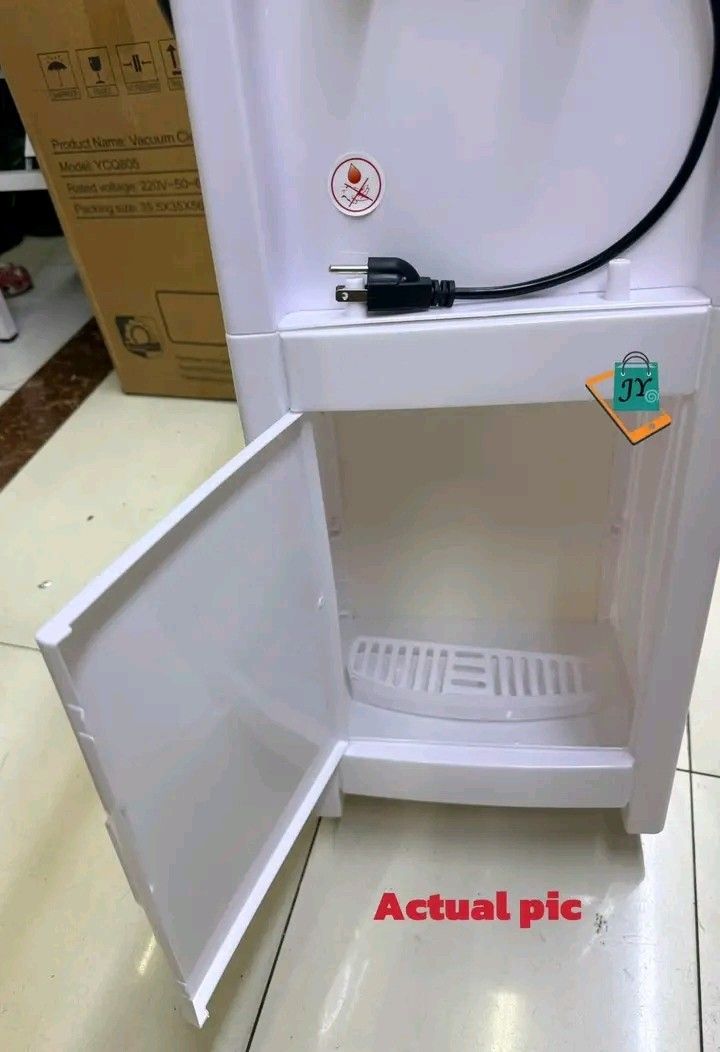 Water Dispenser (Category: Water Purifiers & Dispensers) located in Makati City. Submitted by oideme (Listing ID 1455968026, Image 3). Description: .