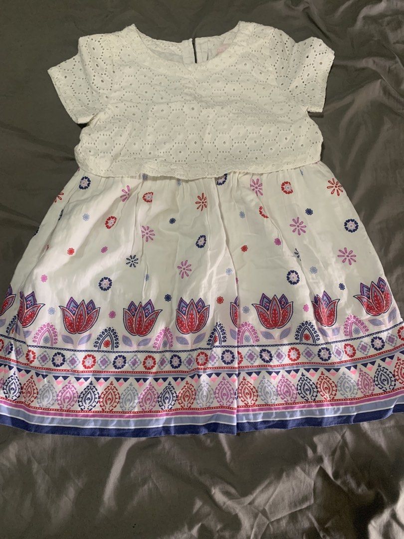 White dress for 3-5yo (Category: Babies & Kids Fashion) located in Pasig City. Submitted by dc_declutters (Listing ID 1455870096, Image 2). Description: White dress with print on the bottom part. Fits 3-5yo.