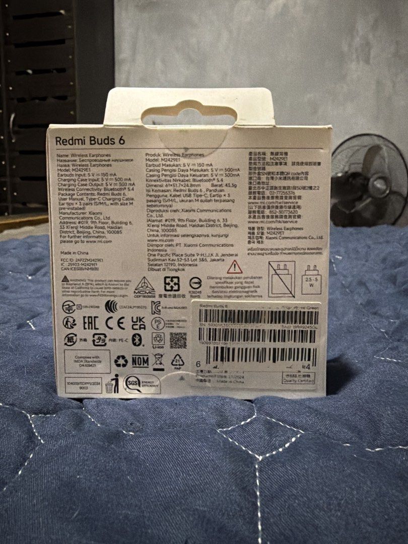 Xiaomi Redmi Buds 6 Wireless Earphones (Category: Earphones) located in Makati City. Submitted by madamnl (Listing ID 1455879692, Image 2). Description: - Xiaomi Redmi Buds 6 - Wireless earphones - Coral Green - Perfect for music and calls on the go - Simple to pair and use.