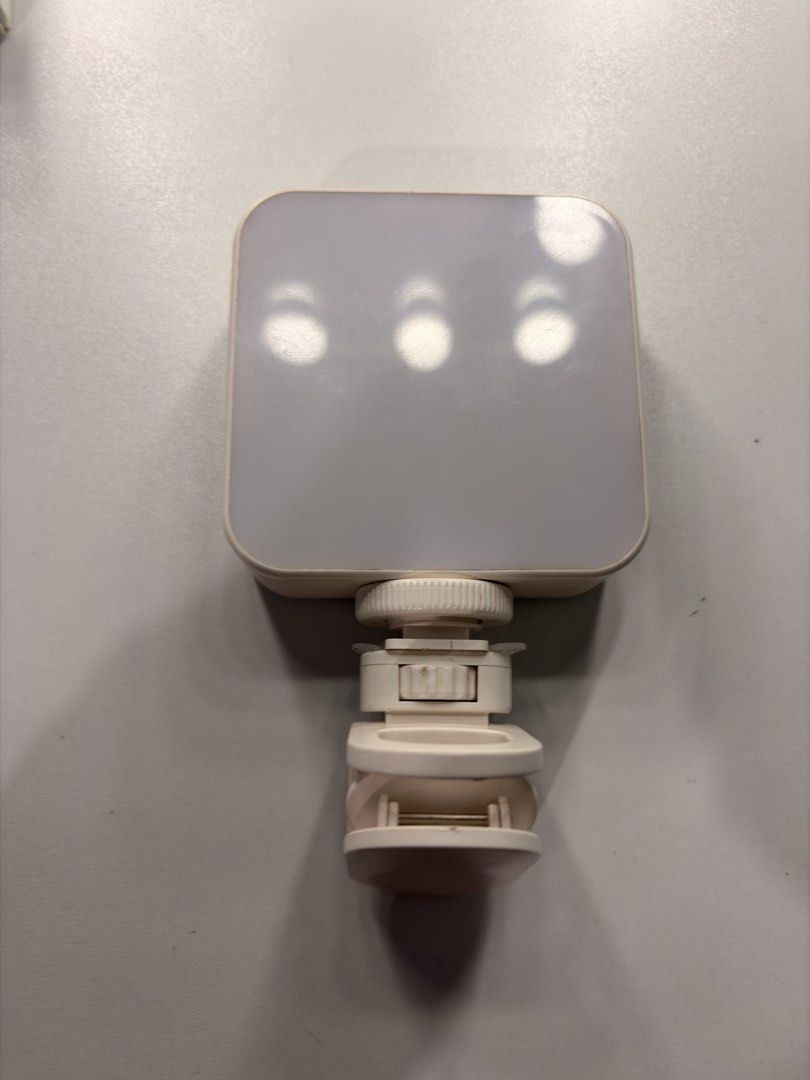 XJ75 Video Tofu Light - Compact and Portable (Category: Lighting & Studio Equipment) located in Cabuyao City. Submitted by benerbo (Listing ID 1455884418, Image 3). Description: - XJ75 Video Light - Ideal for vlogging and content creation - Compact and portable design - Easy to clip onto phones or laptops - Features Type-C charging - Enhances video lighting quality.