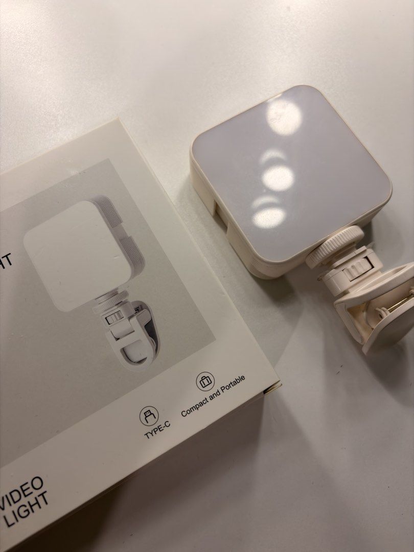 XJ75 Video Tofu Light - Compact and Portable (Category: Lighting & Studio Equipment) located in Cabuyao City. Submitted by benerbo (Listing ID 1455884418, Image 2). Description: - XJ75 Video Light - Ideal for vlogging and content creation - Compact and portable design - Easy to clip onto phones or laptops - Features Type-C charging - Enhances video lighting quality.