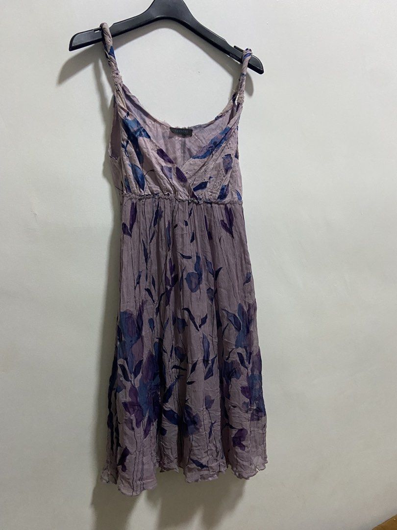y2k Floral Midi dress (Category: Blouses) located in Cagayan de Oro. Submitted by reupcycle (Listing ID 1455968335, Image 1). Description: dm for more details .