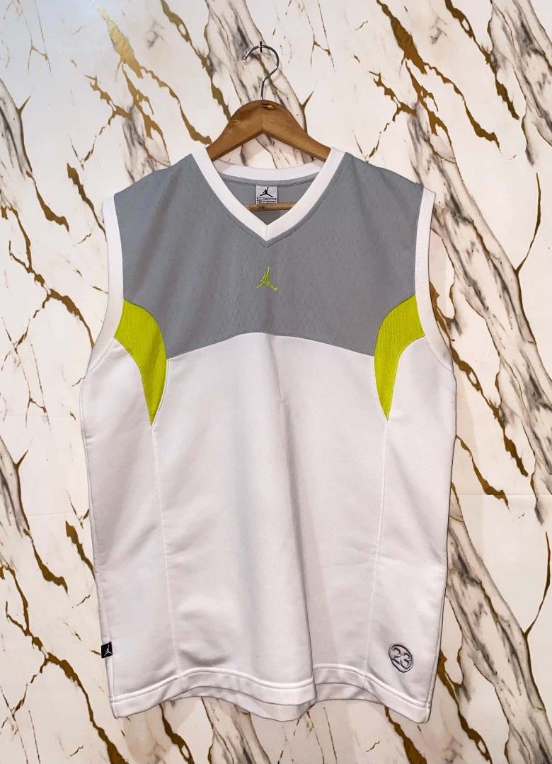 Y2k Jordan Tank top jersey (Category: Activewear) located in Tarlac. Submitted by dinnuh4e (Listing ID 1456049016, Image 1). Description: 22.5x28 cut washtag .