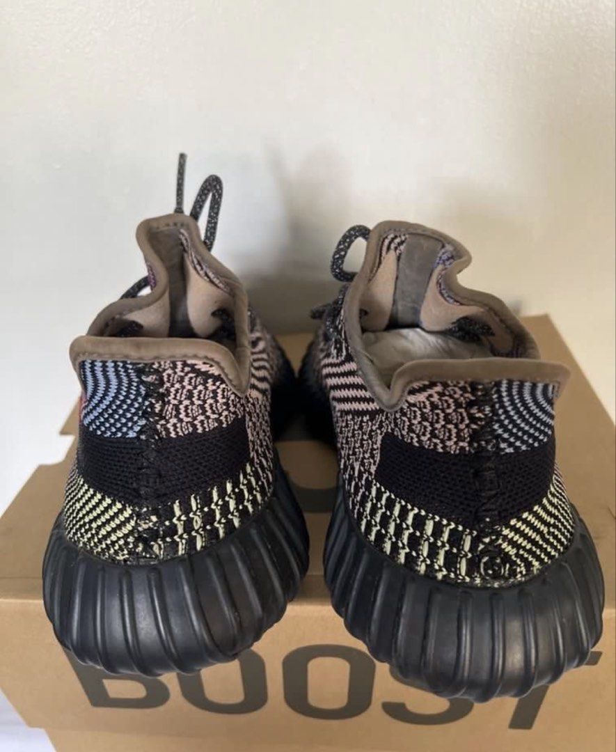 Yeezy Boost 350 V2 (Category: Sneakers) located in Las Pinas. Submitted by gaeley (Listing ID 1455961354, Image 3). Description: details on pics 💯 authentic.