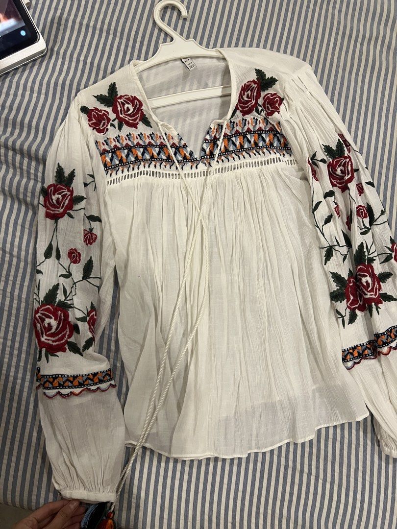 Zara Bohemian Blouse (Category: Longsleeves) located in Makati City. Submitted by declutterx (Listing ID 1456005254, Image 1). Description: Good as new. No issues. RFS: major decluttering.