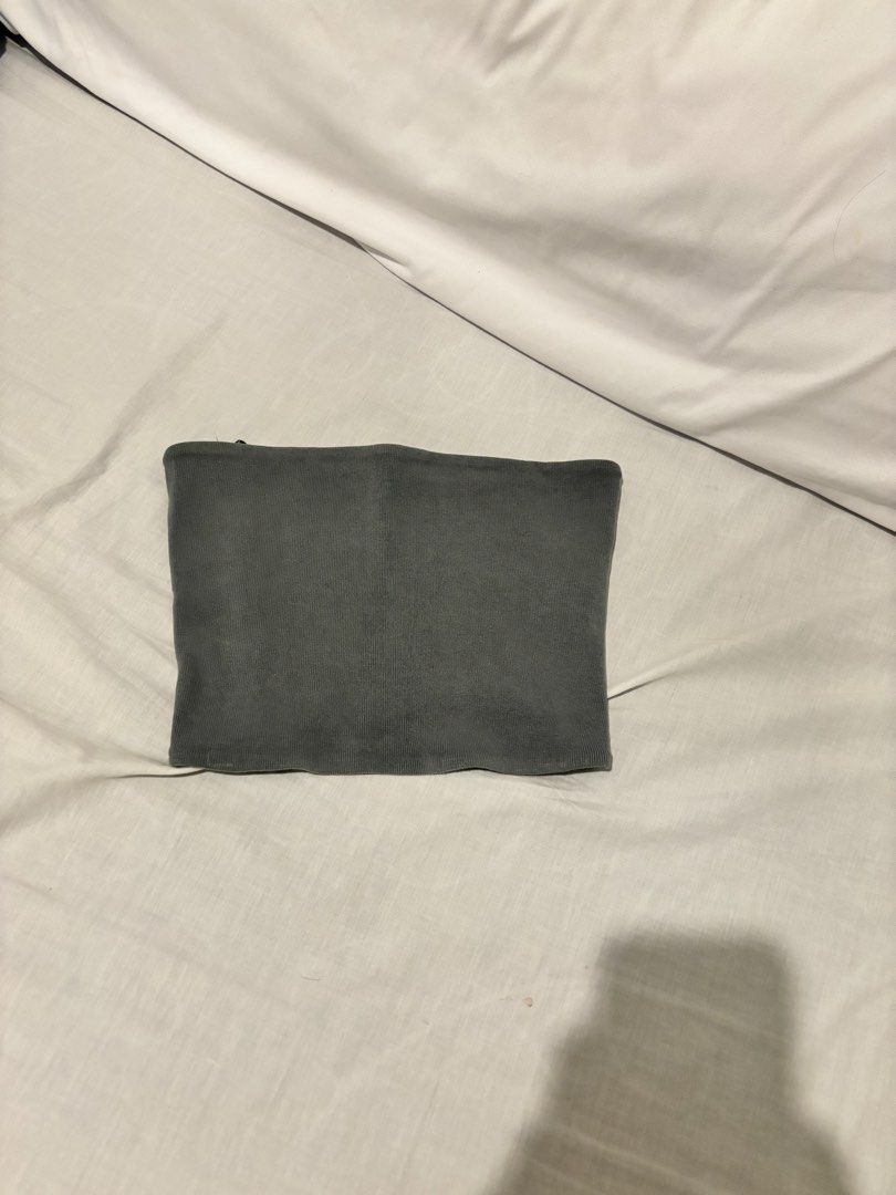Zara Grey Ribbed Tube Top (Category: Sleeveless) located in Quezon City. Submitted by __declutterwithme (Listing ID 1455970975, Image 1). Description: - Easy to pair with any outfit - Perfect for layering or wearing solo.