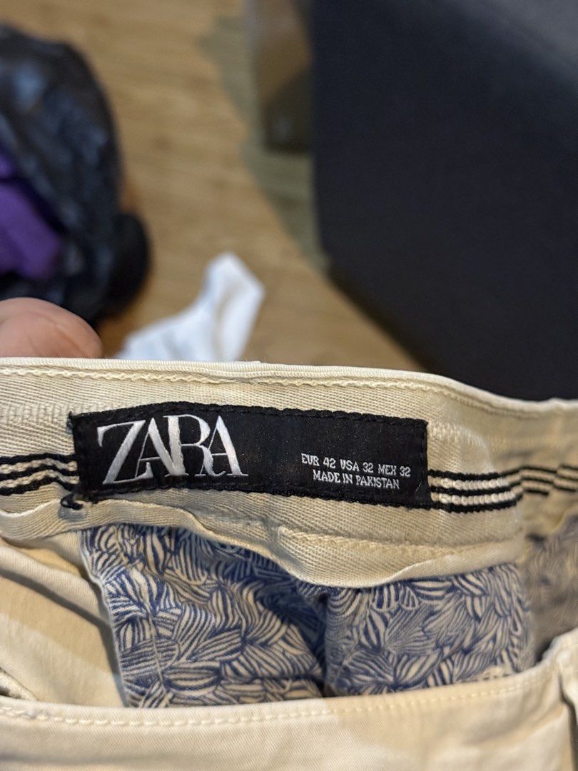 Zara Men Khaki Pants Jeans (Category: Jeans) located in Makati City. Submitted by johnf02 (Listing ID 1455982581, Image 3). Description: • Size: EU 42 • Price: Php 590 • Bought in Zara Barcelona • Slight stitching concern, but it can be altered • Buy 2 items from my listings, get a discount • Sold on an as is, where is basis • Payment via GCash/Maya/BPI/BDO/Unionbank/GoTyme • Shipping to be shouldered by the buyer Comfy green parachute pants from