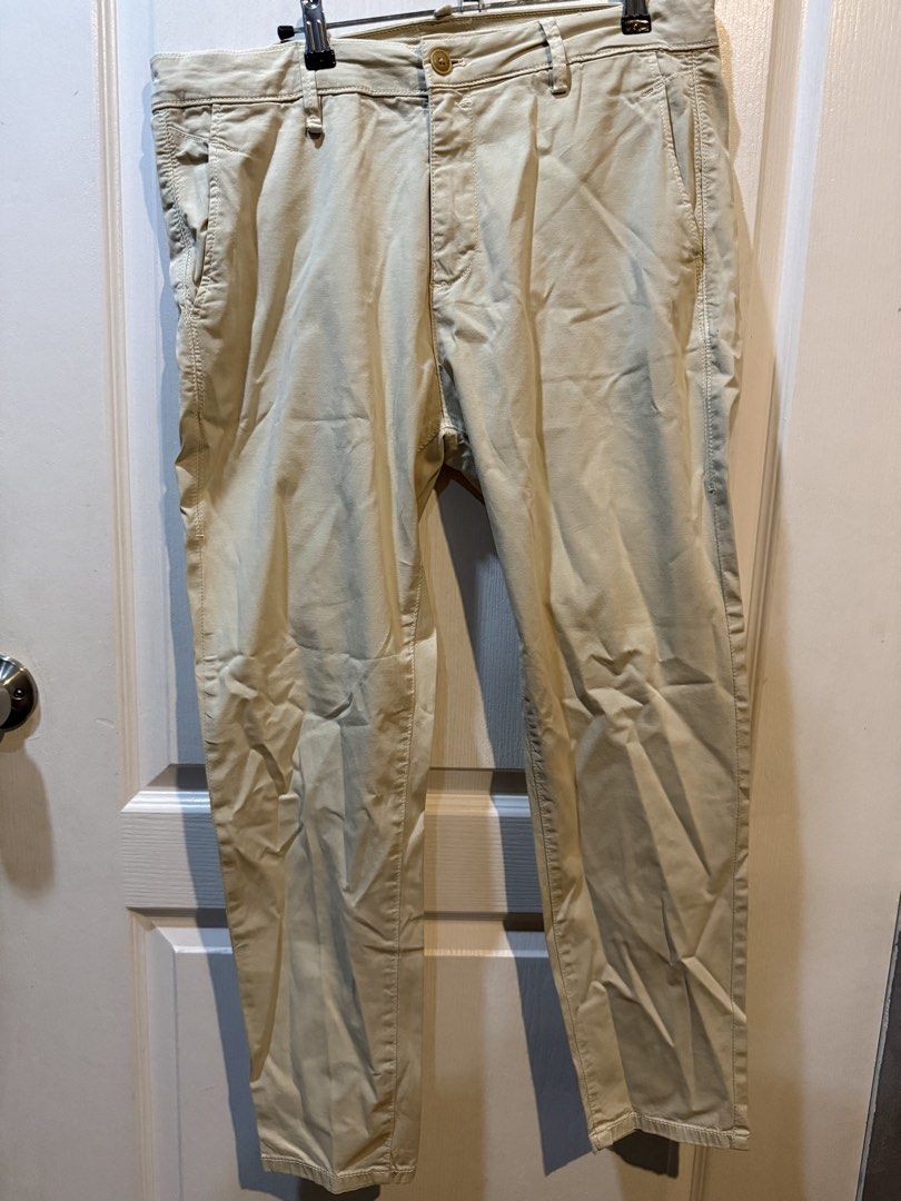 Zara Men Khaki Pants Jeans (Category: Jeans) located in Makati City. Submitted by johnf02 (Listing ID 1455982581, Image 1). Description: • Size: EU 42 • Price: Php 590 • Bought in Zara Barcelona • Slight stitching concern, but it can be altered • Buy 2 items from my listings, get a discount • Sold on an as is, where is basis • Payment via GCash/Maya/BPI/BDO/Unionbank/GoTyme • Shipping to be shouldered by the buyer Comfy green parachute pants from