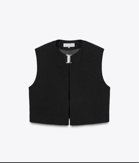 (Category: ) located in . Submitted by shop.declutter (Listing ID 1455896170, Image 1). Description: .