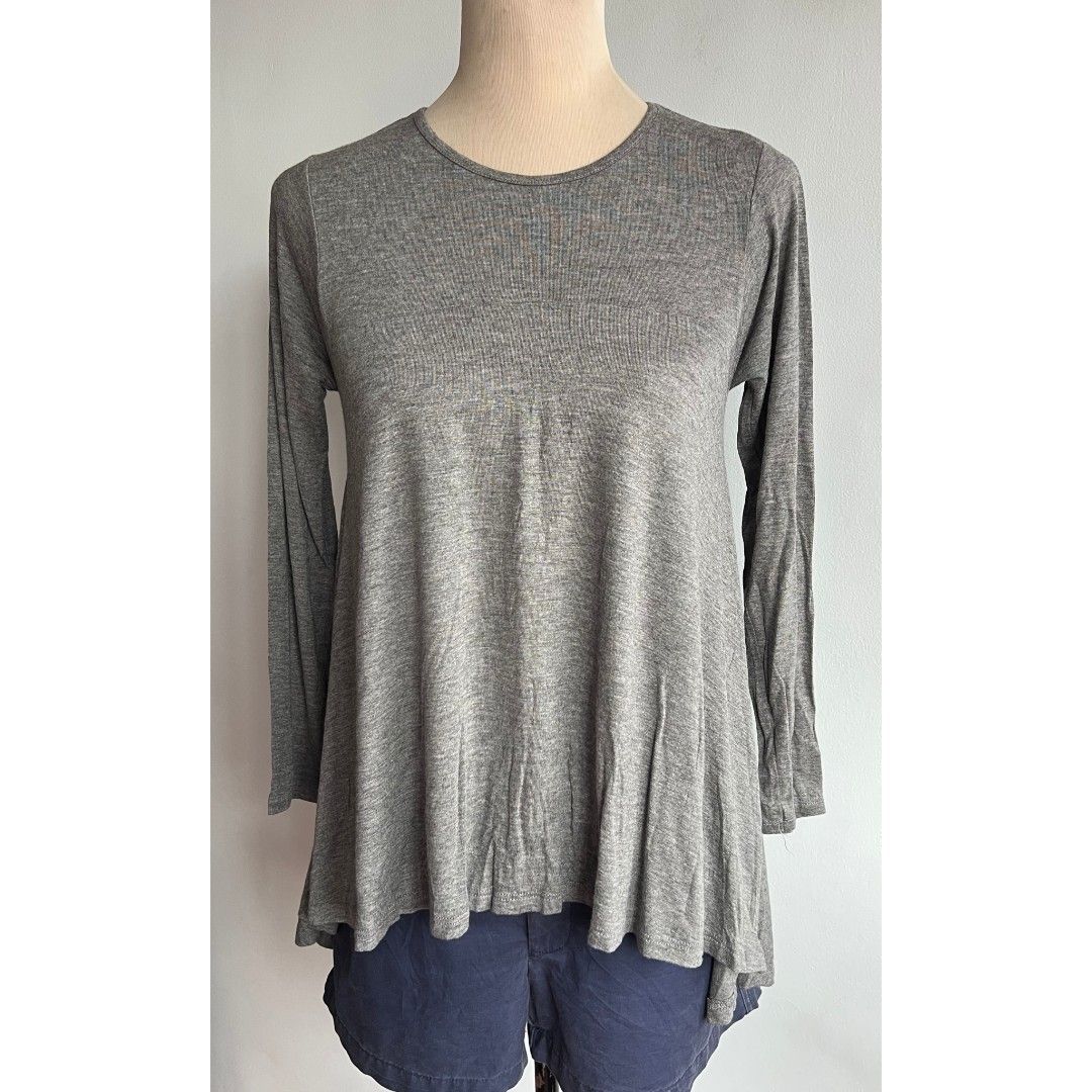Zara Swing Tunic Blouse Shirt Top flowy (Category: Longsleeves) located in Quezon City. Submitted by rosepam (Listing ID 1455907014, Image 2). Description: Zara W&B Swing Tunic Top Size on tag: M FIX PRICE Measurements posted for reference.