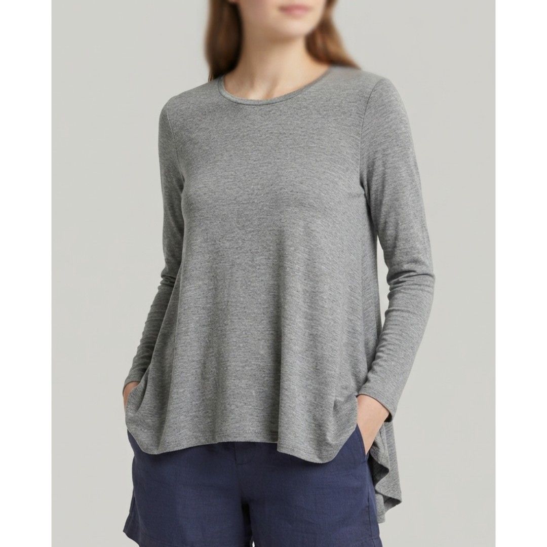 Zara Swing Tunic Blouse Shirt Top flowy (Category: Longsleeves) located in Quezon City. Submitted by rosepam (Listing ID 1455907014, Image 1). Description: Zara W&B Swing Tunic Top Size on tag: M FIX PRICE Measurements posted for reference.