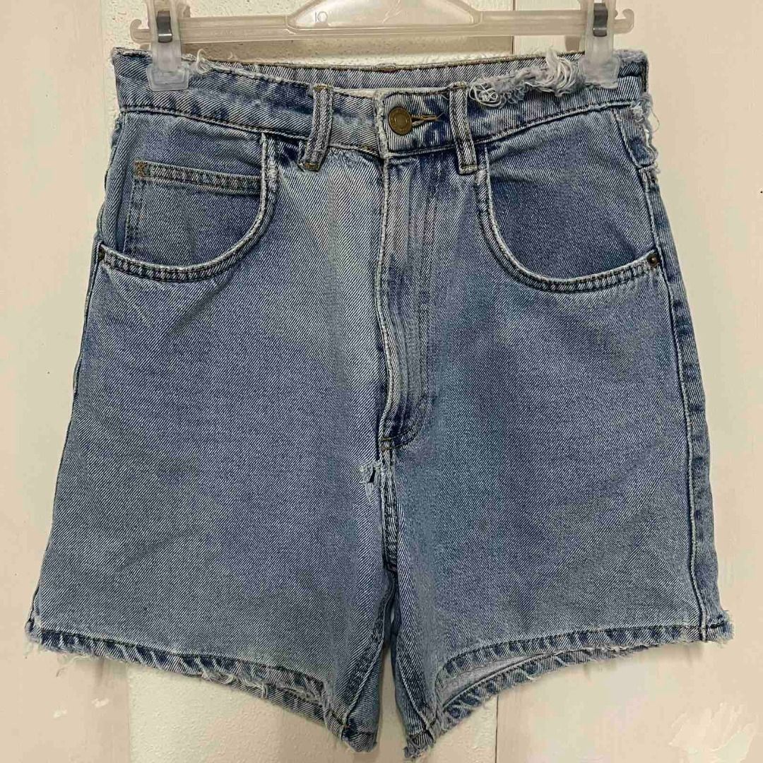 Zara Trafaluc Distressed Denim Shorts (Category: Shorts) located in Mabalacat. Submitted by keb-a (Listing ID 1456053630, Image 1). Description: 🍒 — xsmall — w: 24~26" — h: 32~34" — l: 15" 🍒 — authentic — distressed denim with raw hem — classic blue wash — worn-in look — high-quality denim 🍒 — mop: gcash — mod: j&t.