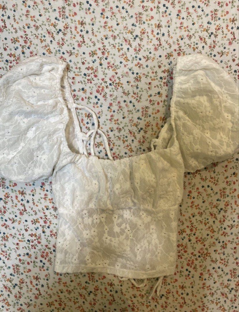 Zara White Top (Category: Blouses) located in Manila. Submitted by sunglassesindoor (Listing ID 1455993664, Image 1). Description: • Used once • Fits XS-S • From Japan • Message for more inquiries! 💸 Payment via GCash only 📦 Delivery via J&T or Lalamove.
