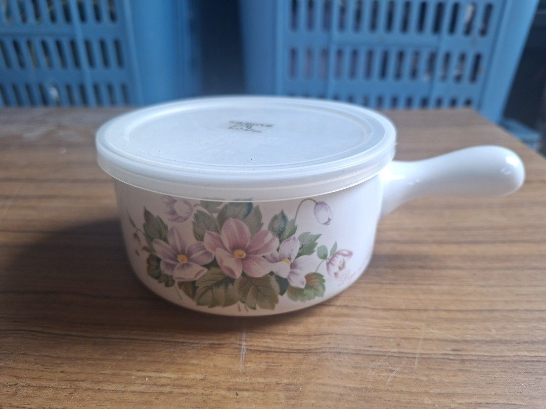 Zojirushi Storage Bowl (Category: Other Kitchenware & Tableware) located in Consolacion. Submitted by luxekerei (Listing ID 1455918296, Image 1). Description: - This vintage Zojirushi ceramic storage container features a charming retro pink and purple floral pattern with a convenient side handle and translucent plastic lid..
