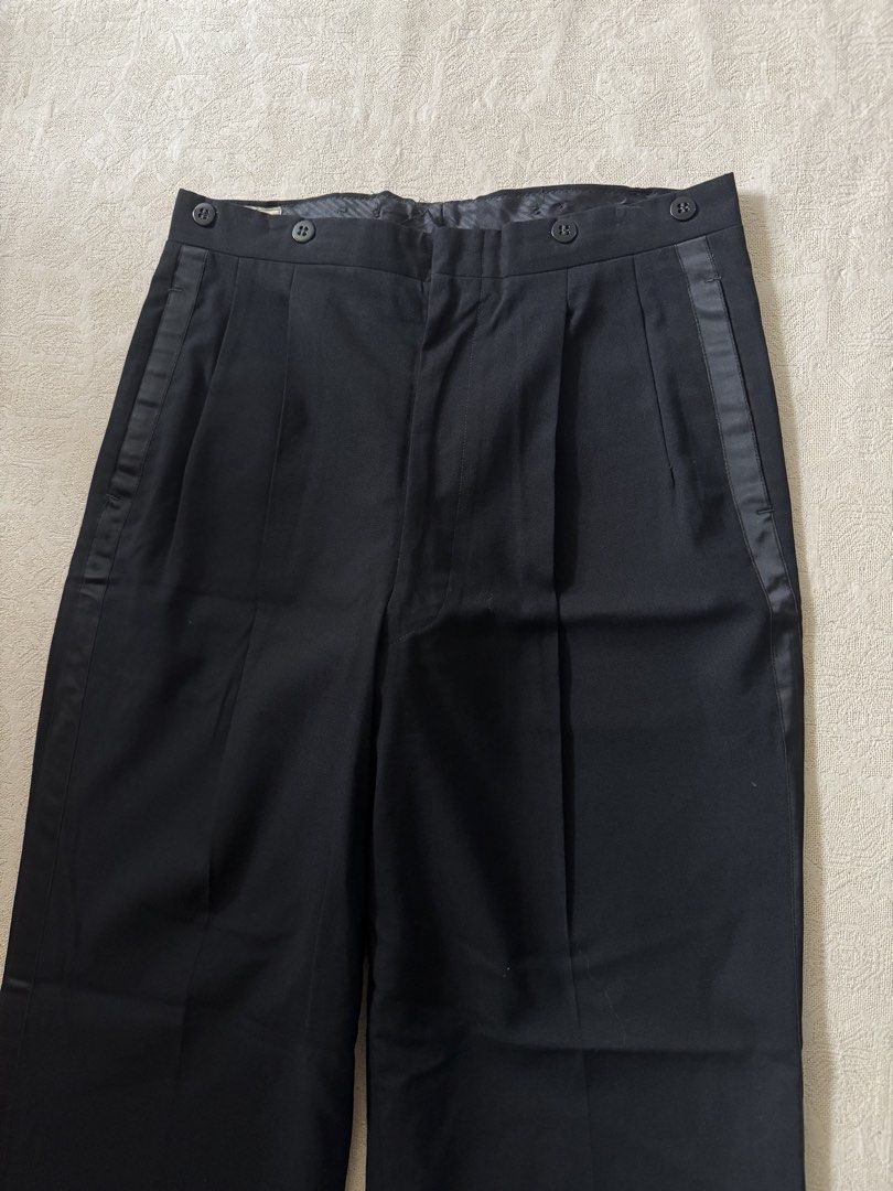 1950s True Vintage Pleated Trousers (Category: Trousers) located in Angeles City. Submitted by luigisells (Listing ID 1456064844, Image 3). Description: Size 32 good as new Excellent Condition Issue/s: none MOP: Gcash or Bank Transfer Courier: J&t Express.