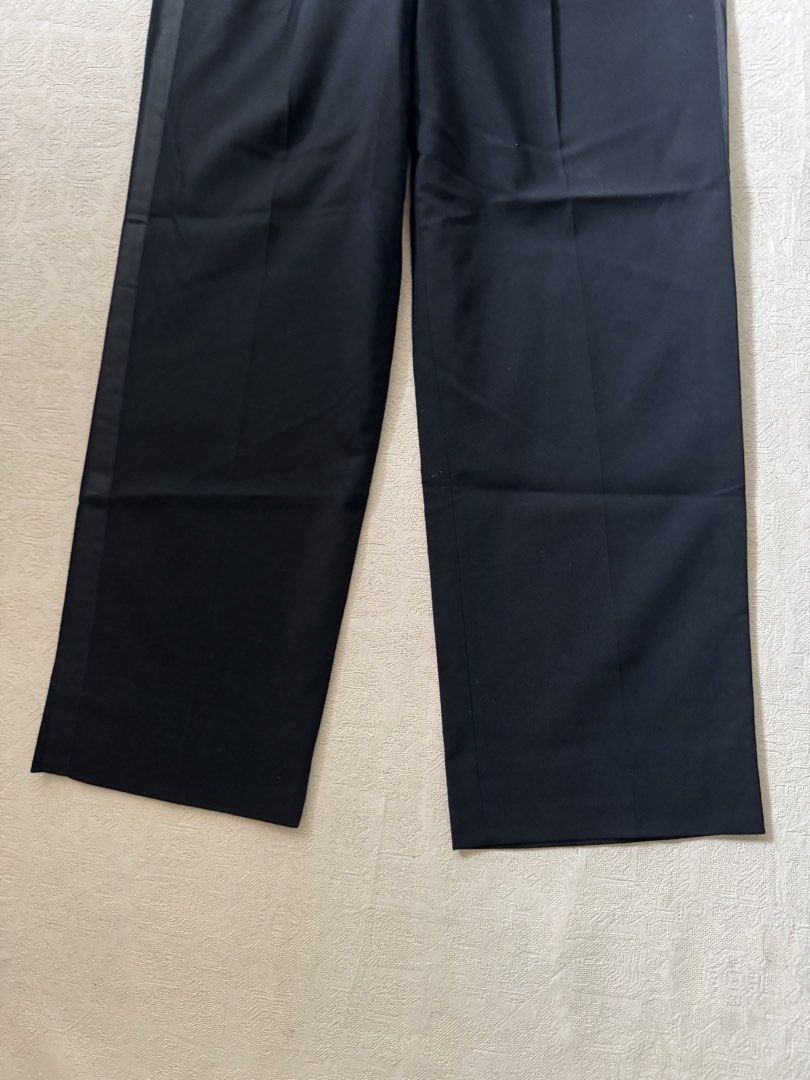 1950s True Vintage Pleated Trousers (Category: Trousers) located in Angeles City. Submitted by luigisells (Listing ID 1456064844, Image 2). Description: Size 32 good as new Excellent Condition Issue/s: none MOP: Gcash or Bank Transfer Courier: J&t Express.