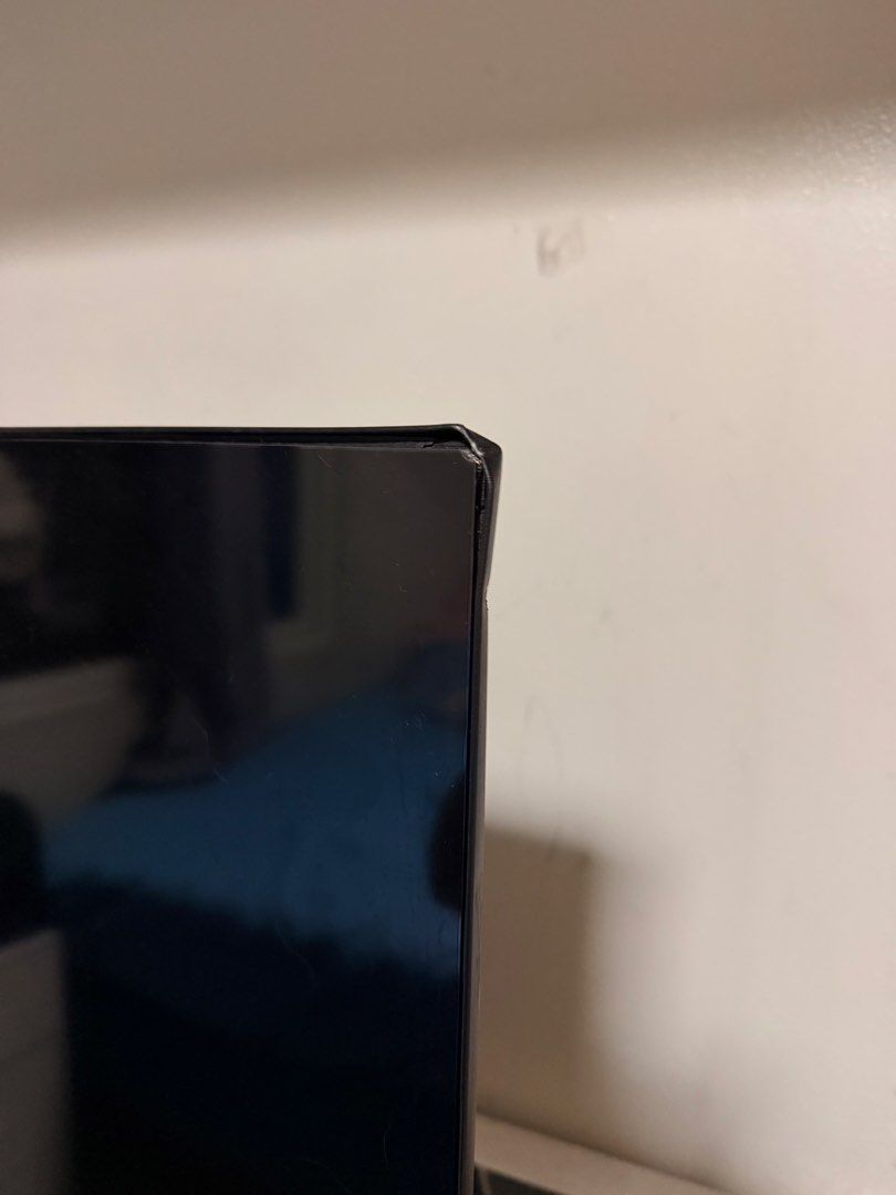 3 mos old Samsung 55" TV - Cracked Screen (Category: TV) located in Las Pinas. Submitted by pure.sunyy (Listing ID 1456194582, Image 2). Description: - Samsung 65-inch TV - For parts or repair (sold as is) -Cracked screen - Small dent on the top right corner - with original box and remote - Please review all images carefully before purchase 📍Taguig.