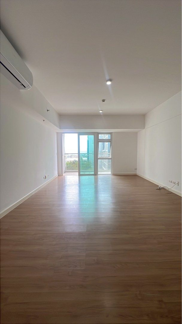3BR Newly Turn Over in Arca South (Category: Apartments & Condos) located in Taguig. Submitted by jcbernabe.propertyspecialist (Listing ID 1456141422, Image 3). Description: ✨ THE VERANDA, ARCA SOUTH – TAGUIG 📍 Prime Location | Mid-Rise Condominium | 🛏️ 3 Bedrooms with Balcony– Unfurnished 📐 120 SQM 💦 3 Toilet & Bath 🧹 Maid’s Room with T&B 🗄️ Built-in Cabinets 🚘 2 Parking Slots 🍃 Brand-New Split-Type Inverter Aircon 📞 Intercom & Doorbell