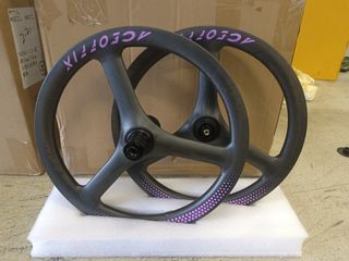 （分類：）位於 。 由 tkobike09943194 提交（商品編號 1456066580，圖片 1）。簡介： 。