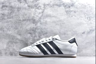 (Category: ) located in . Submitted by Outlet.Sneakers (Listing ID 1456126985, Image 1). Description: .
