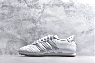 (Category: ) located in . Submitted by Outlet.Sneakers (Listing ID 1456127232, Image 1). Description: .